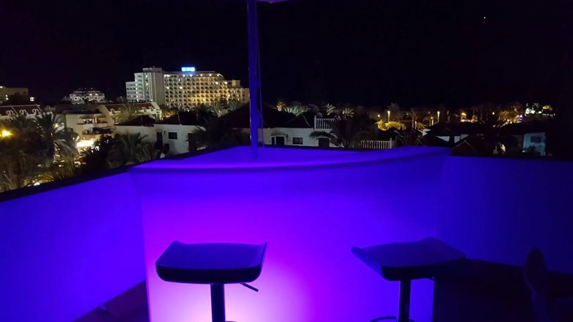 Spacious Apartment With Pool In Arona 190M² Air Conditioning