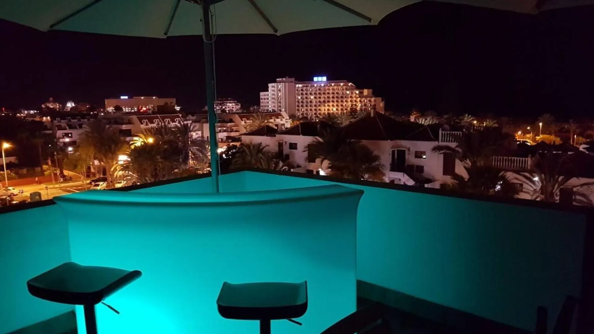 Spacious Apartment With Pool In Arona 190M² Air Conditioning Spain