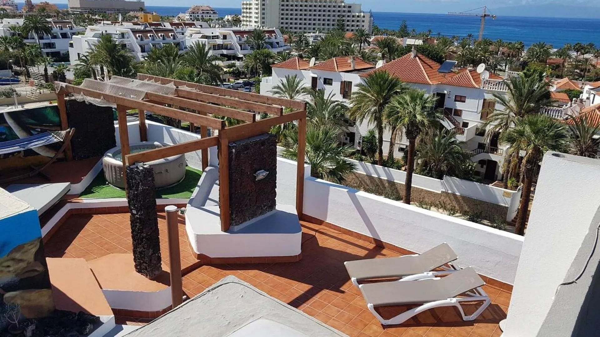 Spacious Apartment With Pool In Arona 190M² Air Conditioning 0*, Arona (Tenerife)