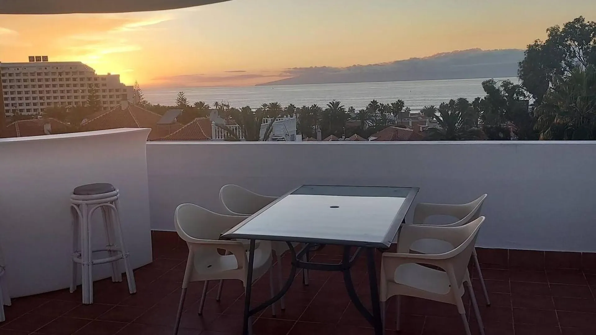Spacious Apartment With Pool In Arona 190M² Air Conditioning