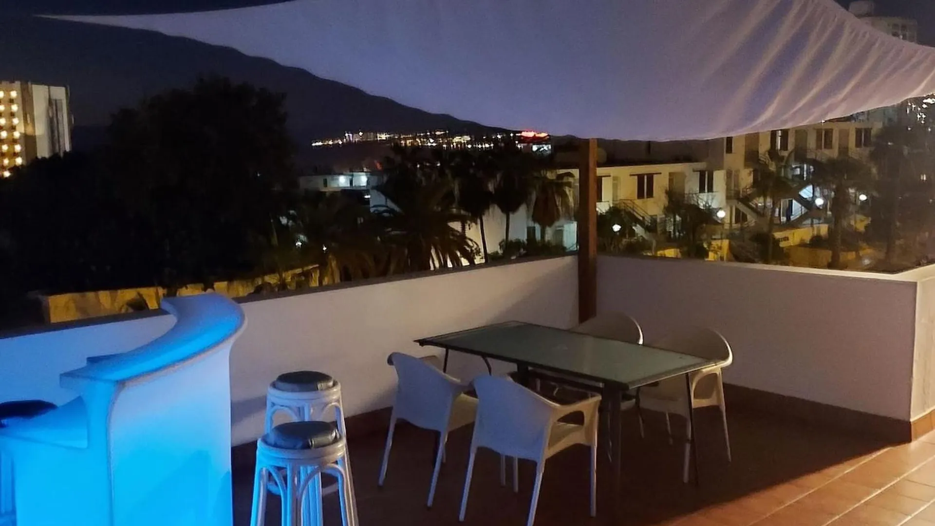 Spacious Apartment With Pool In Arona 190M² Air Conditioning Spain