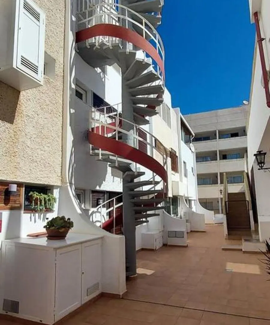 Spacious Apartment With Pool In Arona 190M² Air Conditioning