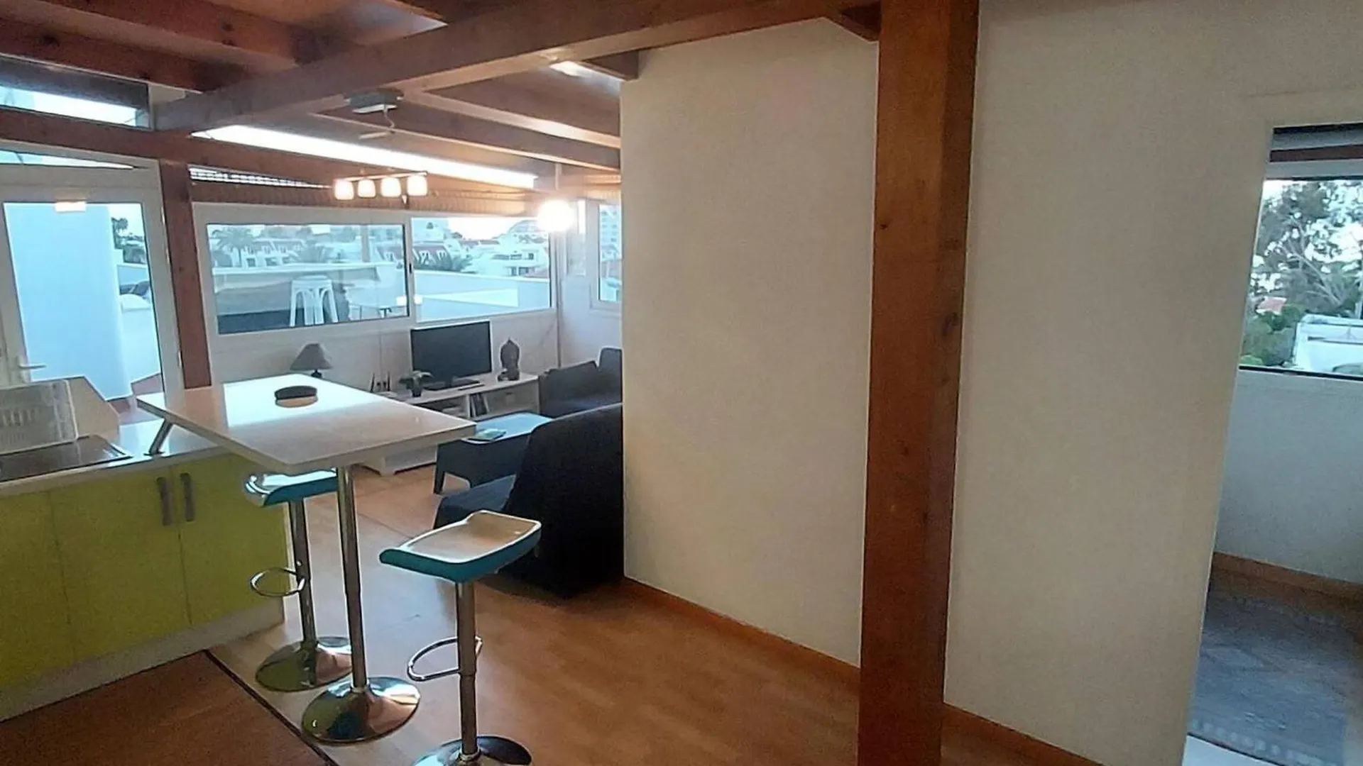 Spacious Apartment With Pool In Arona 190M² Air Conditioning Spain