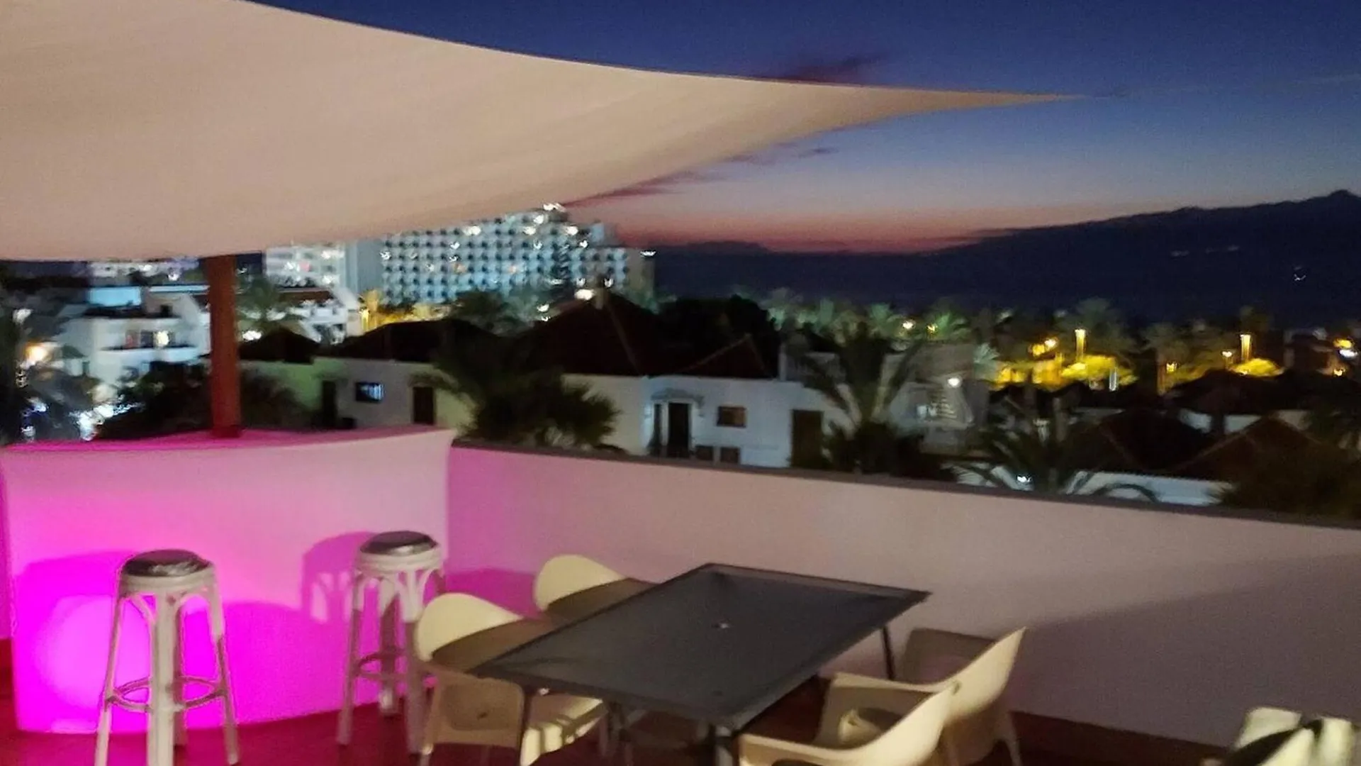 Spacious Apartment With Pool In Arona 190M² Air Conditioning Spain