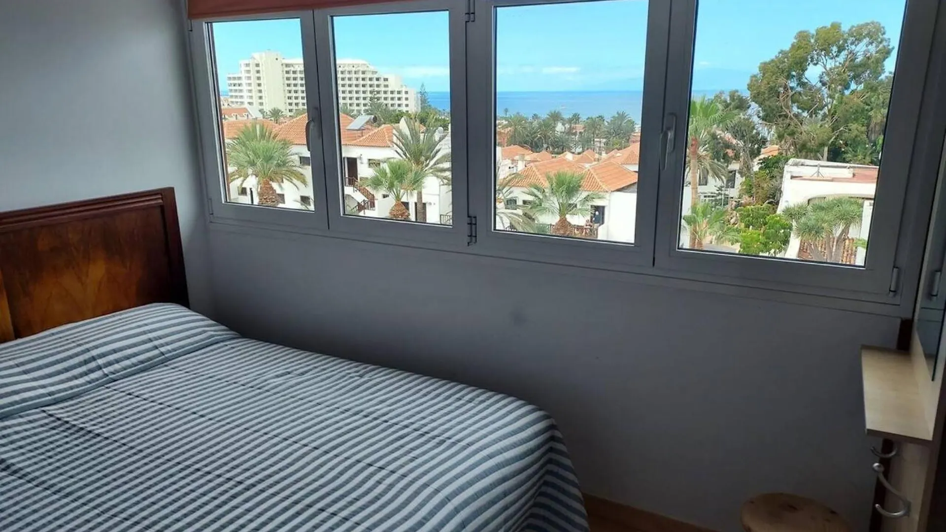 Spacious Apartment With Pool In Arona 190M² Air Conditioning