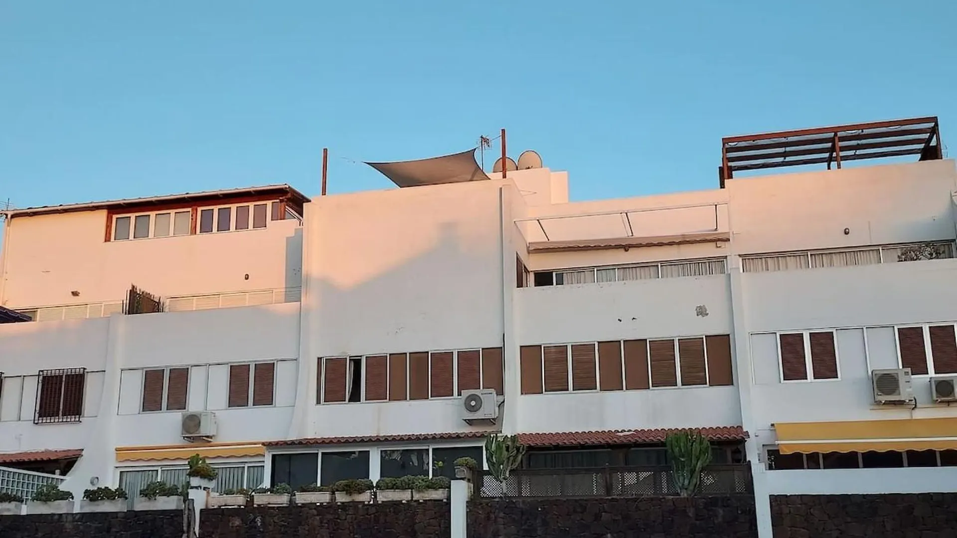 Spacious Apartment With Pool In Arona 190M² Air Conditioning
