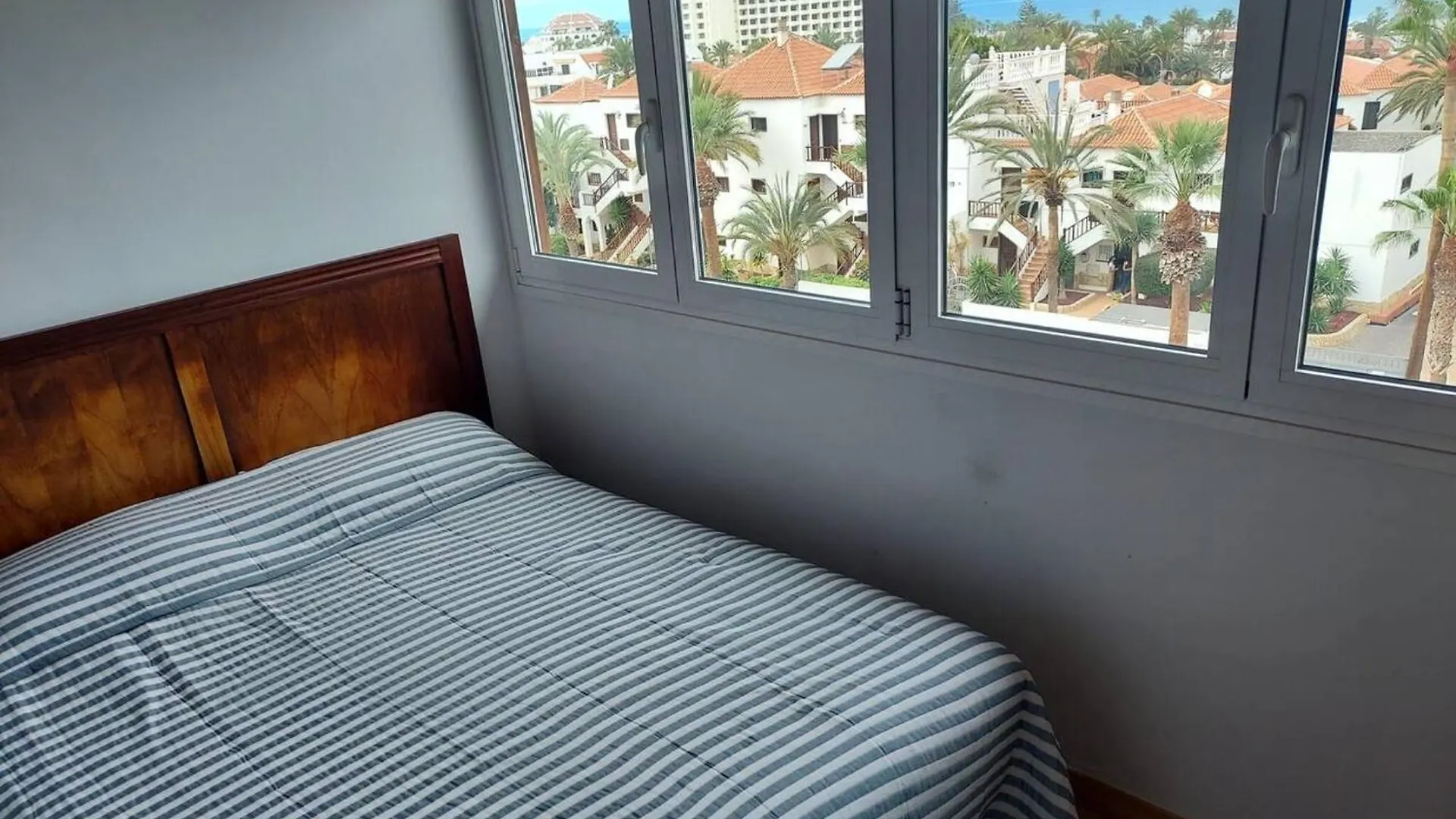 Spacious Apartment With Pool In Arona 190M² Air Conditioning