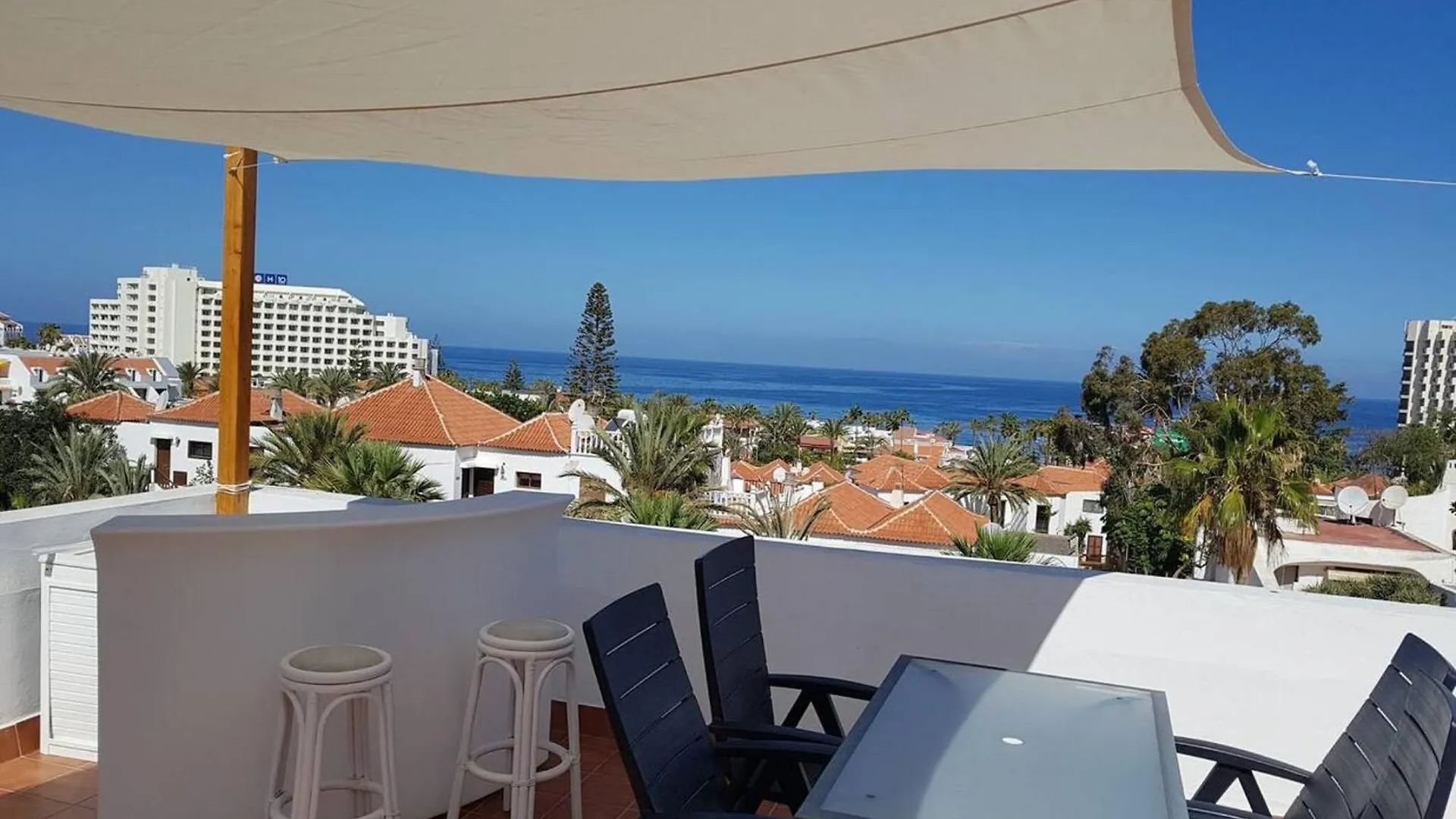 Spacious Apartment With Pool In Arona 190M² Air Conditioning