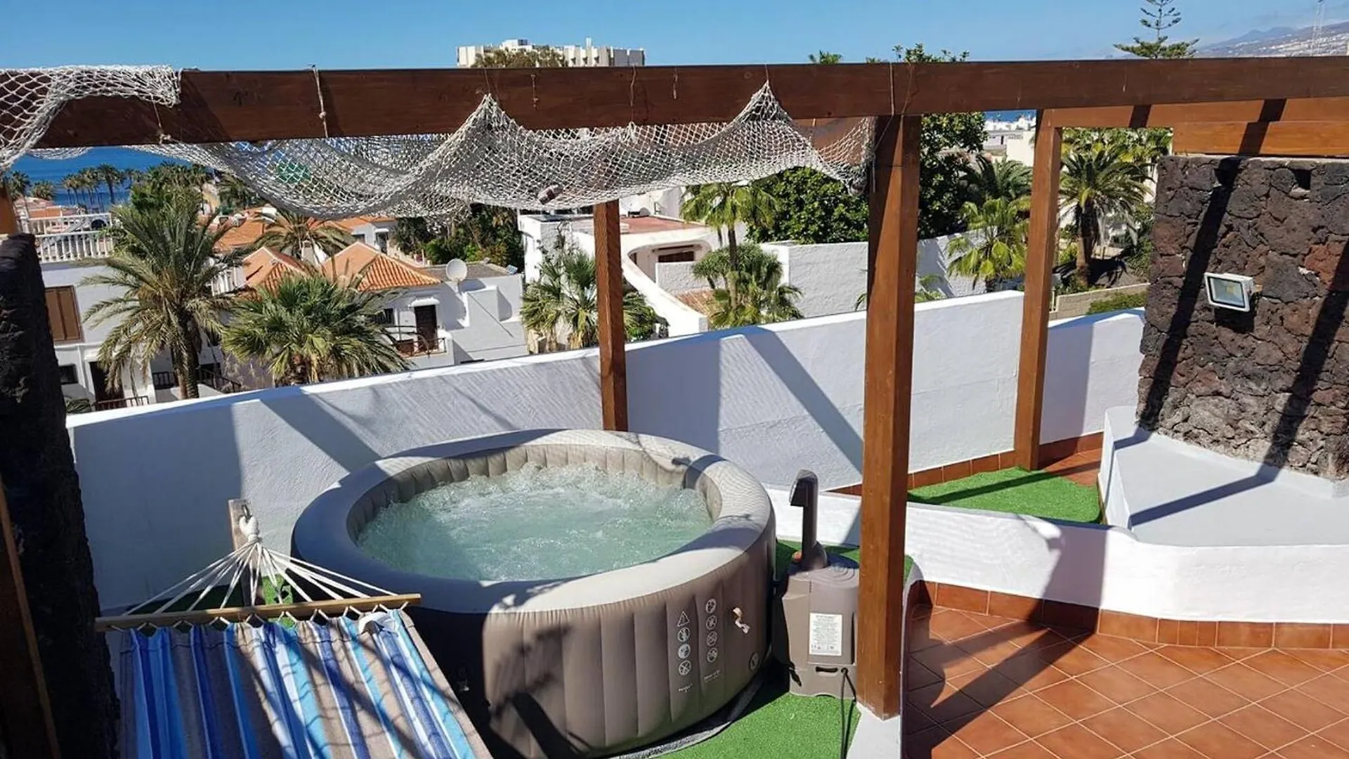 Spacious Apartment With Pool In Arona 190M² Air Conditioning Spain