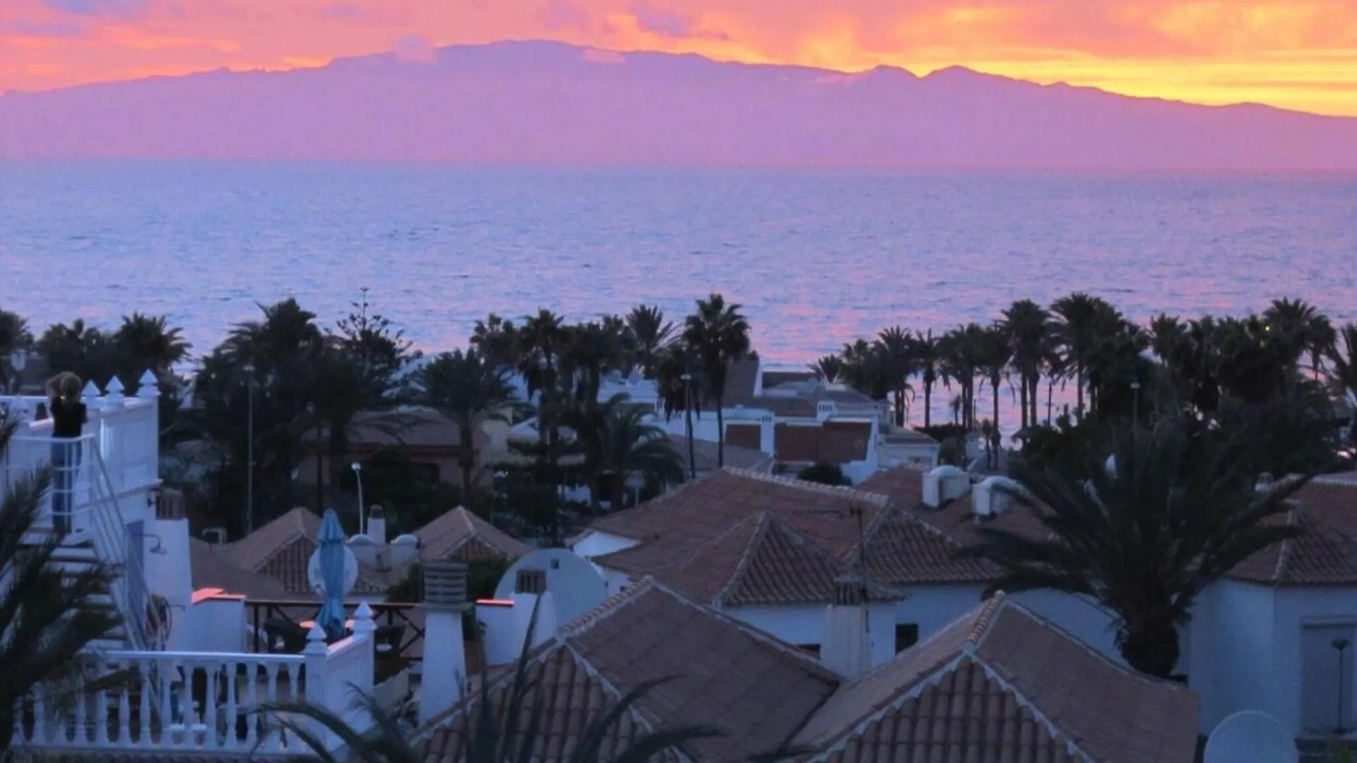 Spacious Apartment With Pool In Arona 190M² Air Conditioning