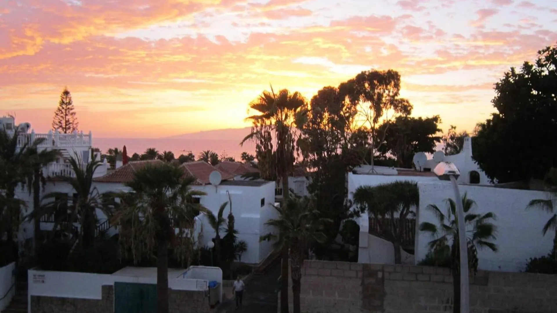 Spacious Apartment With Pool In Arona 190M² Air Conditioning 0*, Arona (Tenerife)