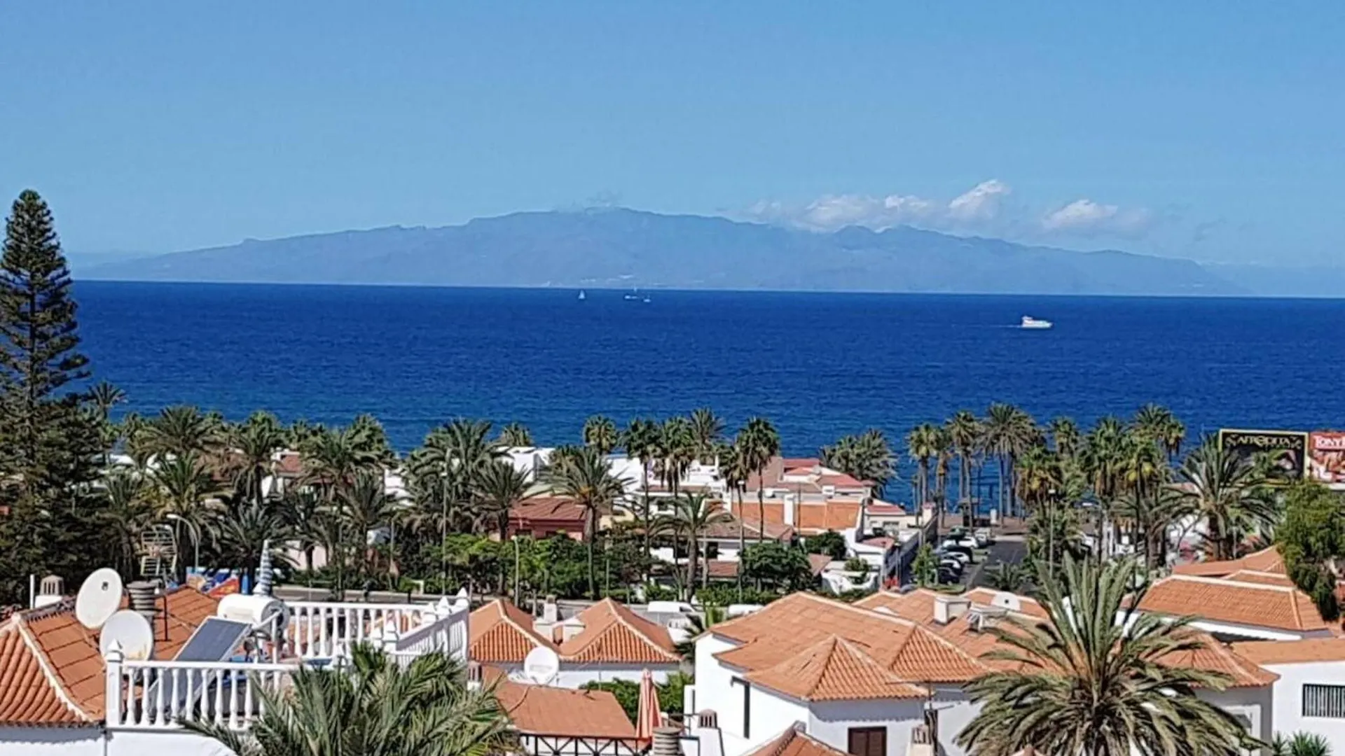 Spacious Apartment With Pool In Arona 190M² Air Conditioning