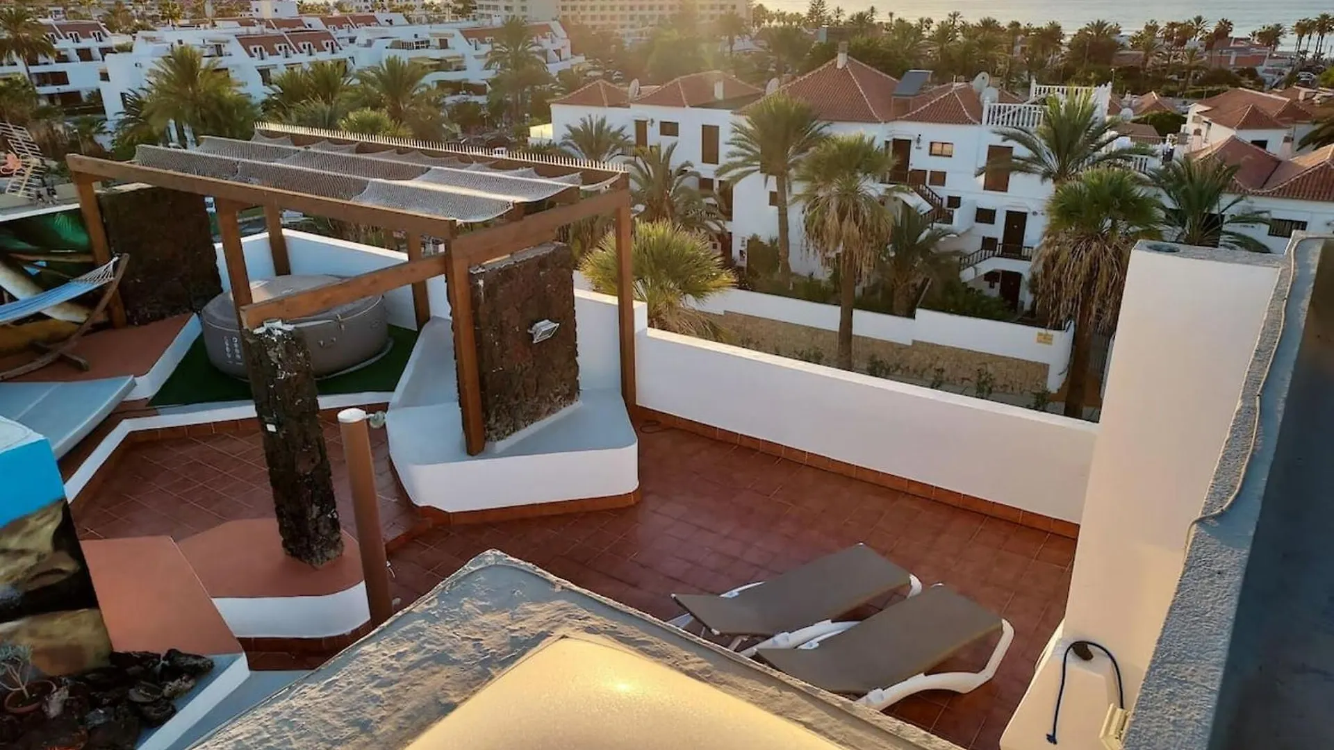 Spacious Apartment With Pool In Arona 190M² Air Conditioning 0*, Arona (Tenerife)